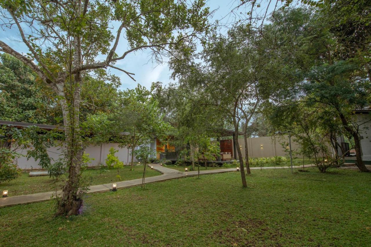 Atha Resort Sigiriya Ngoại thất bức ảnh The park