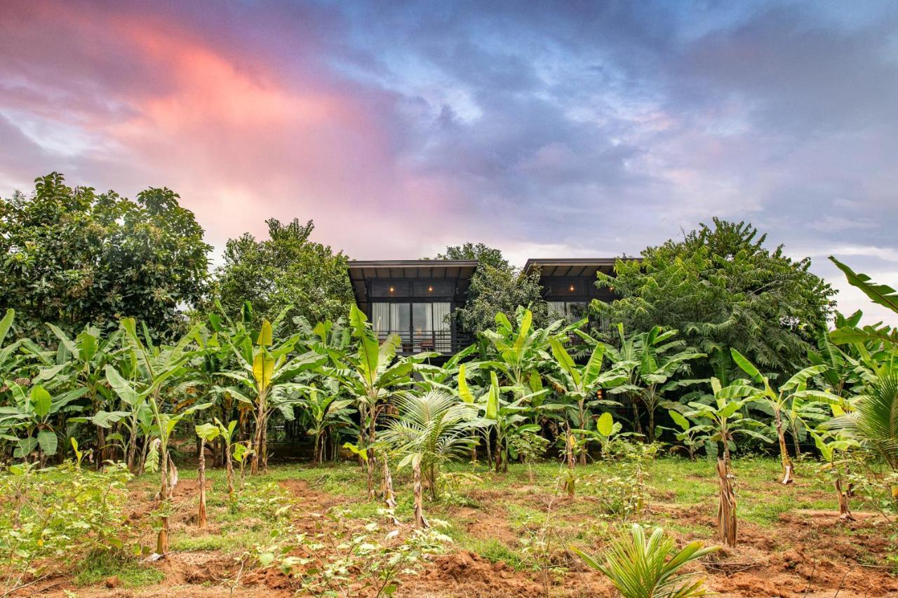 Atha Resort Sigiriya Ngoại thất bức ảnh The Black House, a private residence in the village