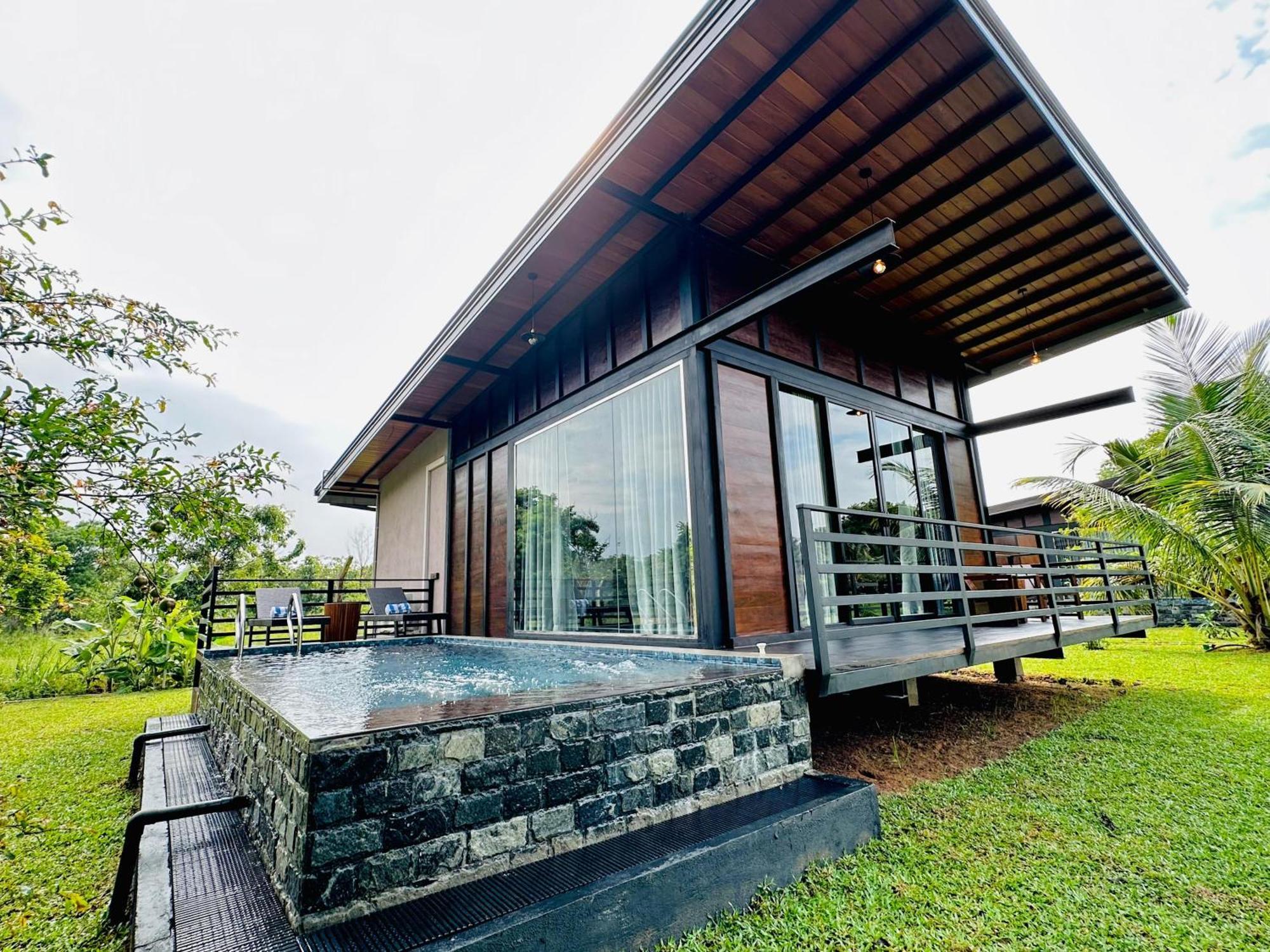 Atha Resort Sigiriya Ngoại thất bức ảnh A villa at the resort