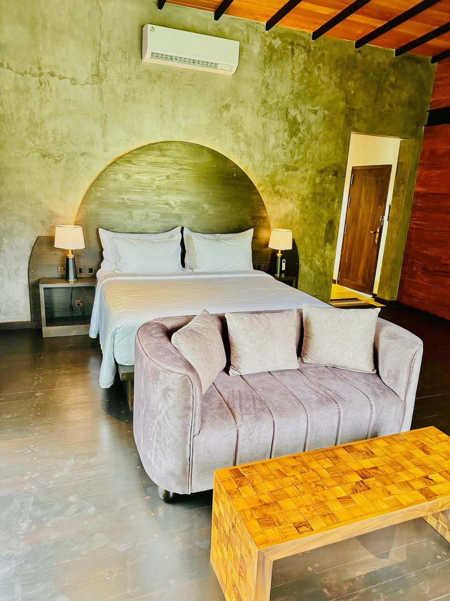 Atha Resort Sigiriya Ngoại thất bức ảnh A bedroom at the hotel